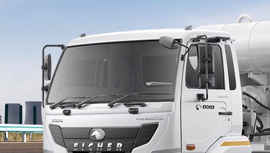 Eicher Pro 6035TM - WIndshield