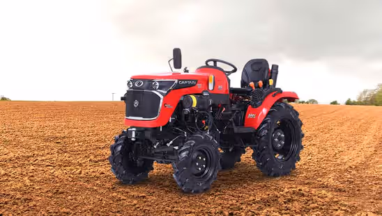 कैप्टन 250 DI 4WD Tractor in Farm