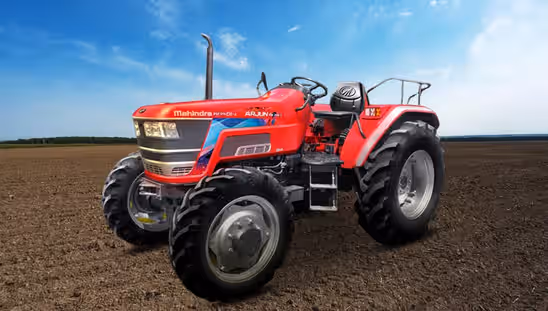 Mahindra Novo 605 DI PP 4WD V1 Tractor in Farm