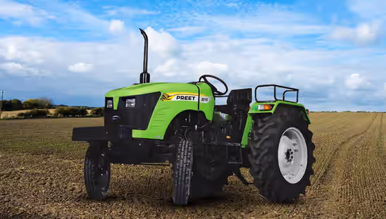प्रीत 3049 Tractor in Farm