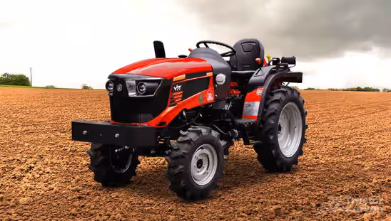 VST Shakti MT 224 1D Fentm Tractor in Farm