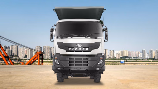 Eicher Pro 8035XM - Front