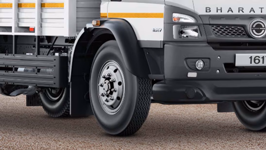 Bharatbenz 1617R - Headlight