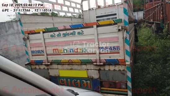 महिंद्रा बोलेरो मैक्स पिक-अप पुराने कमर्शियल व्हीकल