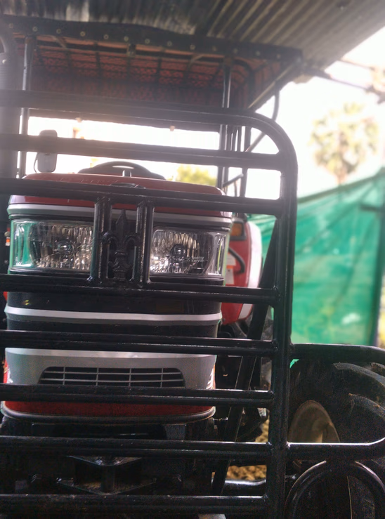 सेकंड हैंड महिंद्रा अर्जुन नोवो 605 DI-I 4WD ट्रैक्टर