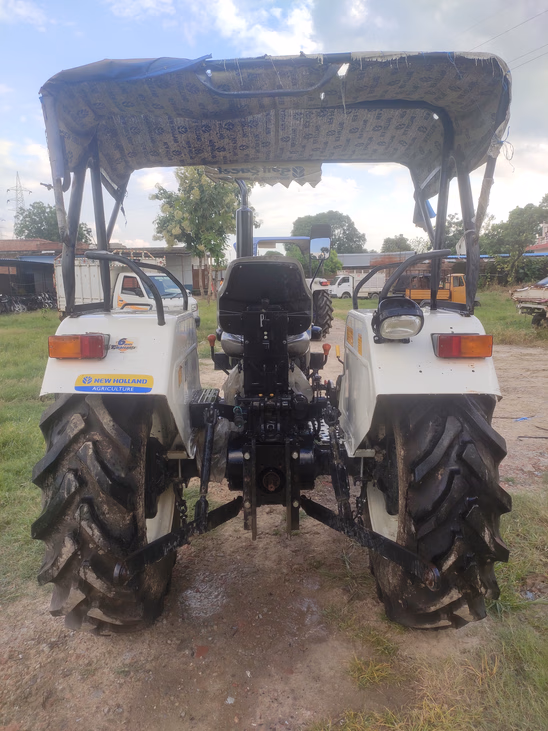 न्यू हॉलैंड 3037 NX Second Hand Tractor